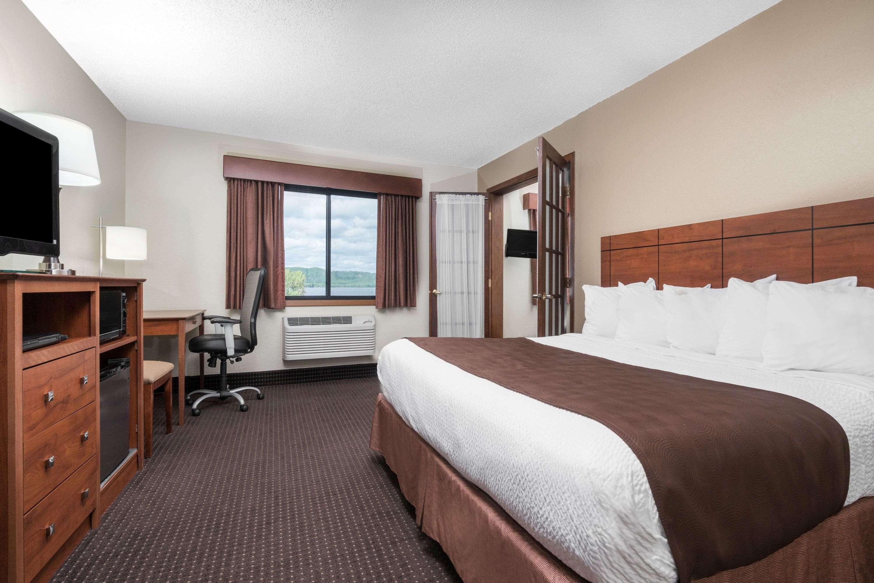 Americinn By Wyndham Lake City Esterno foto